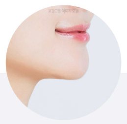 입술·턱 옆선 원형 클로즈업